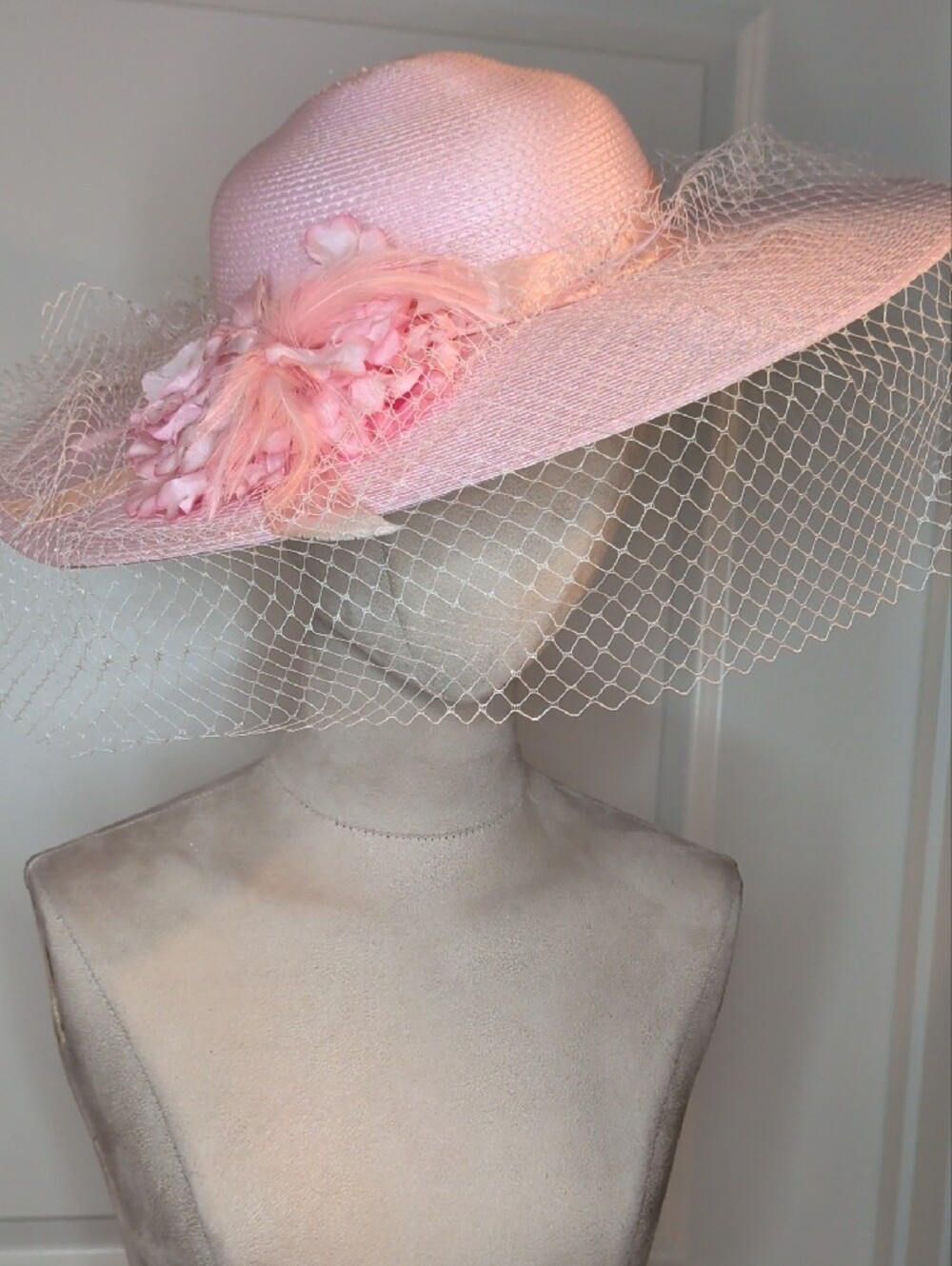 Vintage Pink Wide-Brim Picture Hat with Veil and Floral Trim Pastel Wedding - Picture 1 of 9